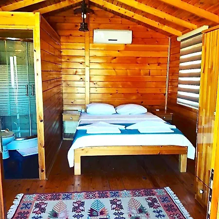 Slow West Glamping 리조트 말마리스